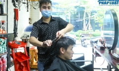 Hà Nội: Chủ quán cắt tóc hồi hộp rồi vui mừng đến 