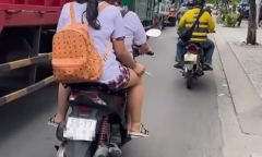 Vụ clip 2 nữ sinh đi xe máy không đội mũ bảo hiểm, hút thuốc: CSGT vào cuộc xác minh