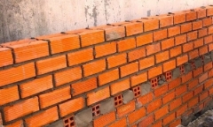 Nhà xây tường 10 có bị thấm không