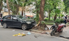 Vụ 2 bố con đi xe máy va chạm ô tô BMW, cô gái 18 tuổi bị đứt rời chân phải ở Hà Nội: Diễn biến mới nhất
