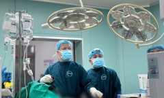 Ca mổ “nguy hiểm bậc nhất năm” cho người đàn ông mắc K dạ dày cùng HIV, suy thận