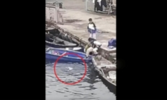 Clip: Nghẹt thở trước khoảnh khắc 2 cậu bé cố gắng cứu sống bé gái bị đuối nước