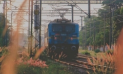 Bị người đàn ông tiếp cận, muốn “giở trò xấu”, cô gái ở Ấn Độ liều mình nhảy khỏi đoàn tàu đang chạy