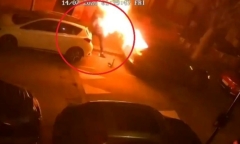 Clip: Người đàn ông đốt xe ô tô của người khác, vô tình tự thiêu chính mình