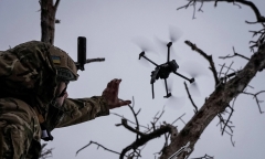 Bị UAV Ukraine truy sát, binh sĩ Nga thoát chết ngoạn mục bằng cách không thể ngờ