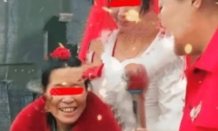 Người đàn ông lấy vợ hơn mình 20 tuổi, lời giải thích gây tranh cãi gay gắt