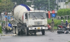 TP.HCM: Va chạm với xe bồn, nam thanh niên đi xe máy tử vong tại chỗ