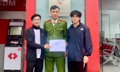Bất ngờ nhận gần nửa tỷ đồng từ tài khoản lạ, nam thanh niên trình báo công an