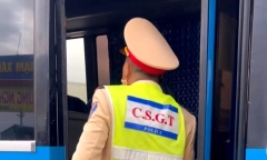 Tin pháp luật nổi bật 24h qua: Xử phạt tài xế nhồi nhét khách ngày cuối kì nghỉ Tết