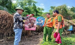 Cận cảnh hàng trăm viên ngọc động nhiều màu sắc ở Phong Nha - Kẻ Bàng