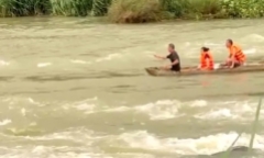 Cứu kịp thời 3 người trong một gia đình bị mắc kẹt khi vui chơi ở lưu vực hồ thuỷ điện