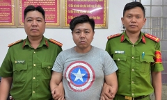 Bắt khẩn cấp đối tượng đập phá đồ của nữ hành khách trước nhà ga T3 Tân Sơn Nhất