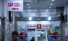 Tin tức đời sống 8/10:  Cấp cứu cô gái 20 tuổi sau khi tiêm chất làm đầy ngực