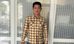 Đỡ người bị tai nạn giao thông rồi tiện tay trộm luôn sợi dây chuyền của nạn nhân