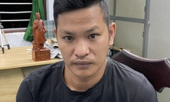 Đang đi bộ, cô gái 22 tuổi bị kẻ 