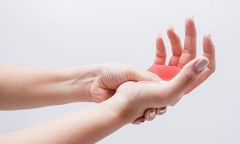 Dấu hiệu bất thường trên bàn tay cảnh báo bệnh nguy hiểm
