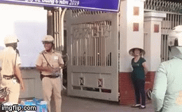 Xót xa cảnh nam sinh nghèo bán sách cũ gom được 80.000 đồng làm kinh phí nhập học trường quân đội