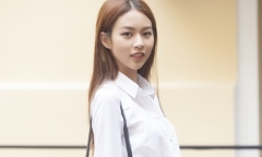 Phí Phương Anh catwalk trong mưa cùng dàn mẫu Việt