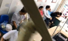 Lỗ hổng phòng khám tư: Vợ bác sĩ, chồng bán thuốc