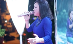 NSƯT Tố Nga nghẹn ngào trong đêm nhạc tri ân trên quê hương 
