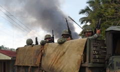 Quân đội Philippines kêu gọi phiến quân thân IS đầu hàng