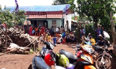 Cây đổ bất ngờ, 5 người đi đường bị thương 