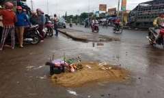 Tin tức tai nạn giao thông mới nhất hôm nay 4/8/2019: Xe khách tông 4 người chết ở Gia Lai