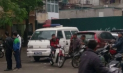 Video: Đưa thi thể Chủ tịch huyện Quốc Oai rời hiện trường