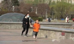 Rơi nước mắt lý do phía sau hình ảnh bé gái 7 tuổi ngày nào cũng kiên trì chạy bộ 10km