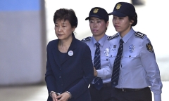 Cựu Tổng thống Park Geun Hye bị tuyên án 24 năm tù