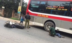 Tin tai nạn giao thông mới nhất ngày 6/4/2019: Ô tô khách tông xe máy, 3 ông cháu thương vong