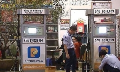Nghệ An: Phát hiện cửa hàng kinh doanh xăng không đảm bảo chất lượng
