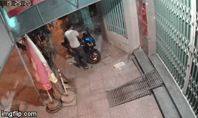 Video: Tên trộm bẻ khóa xe tay ga trong 3 giây rồi nhanh chóng tẩu thoát