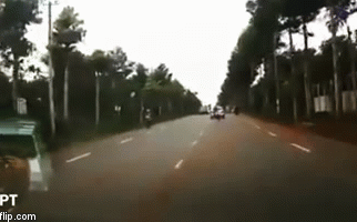 Video: Thanh niên gặp tai nạn kinh hoàng sau pha vượt ẩu tốc độ cao