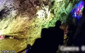 Tham quan hang động, 3 du khách 