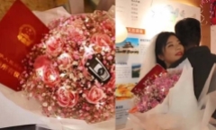 Nàng “rich kid” mang quà 