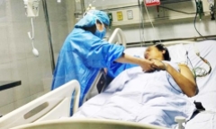 Bác sĩ hé lộ lần đầu tiên ghép 1 lá gan cho 2 người tại Việt Nam