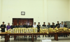Tạm giữ hình sự 2 đối tượng trong vụ bắt 640kg ma túy đá và 100 bánh heroin