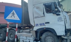 Container đâm sập nhà dân, 1 người tử vong
