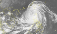 Siêu bão Mangkhut giật trên cấp 17 vào biển Đông sớm hơn dự kiến 