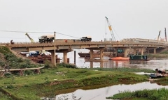 Nhảy xuống sông khi thấy công an, 2