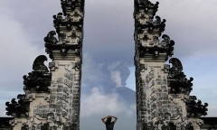 Còn ít nhất 40 người Việt mắc kẹt ở Bali vì núi lửa