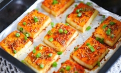 Thấy tôi đem đậu phụ đi nướng ai cũng cười, nhưng nhìn thành phẩm lại gật đầu lia lịa