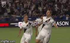 Video: Siêu sao Zlatan Ibrahimovic tiếp tục gây 'sốt' khi lập hat-trick đẳng cấp ở tuổi 37 