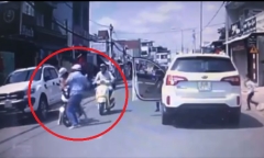 Video: Phẫn nộ cảnh người đàn ông đánh phụ nữ ngay chiều mùng 1 Tết