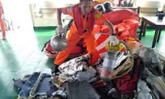 Máy bay Lion Air rơi xuống biển: Tìm thấy thùng xăng đã phát nổ, có lỗ thủng