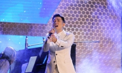 Ca sĩ Quang Hà làm show 