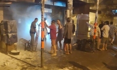 TP.HCM: Cháy quán cơm lúc rạng sáng, huy động nhiều người cùng phương tiện để dập lửa