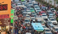 Chiều 27 Tết, xe cộ nối hàng dài bất tận khắp các tuyến phố Hà Nội