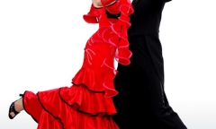 2 tiêu chí chọn kính áp tròng cho nữ long lanh đón xuân